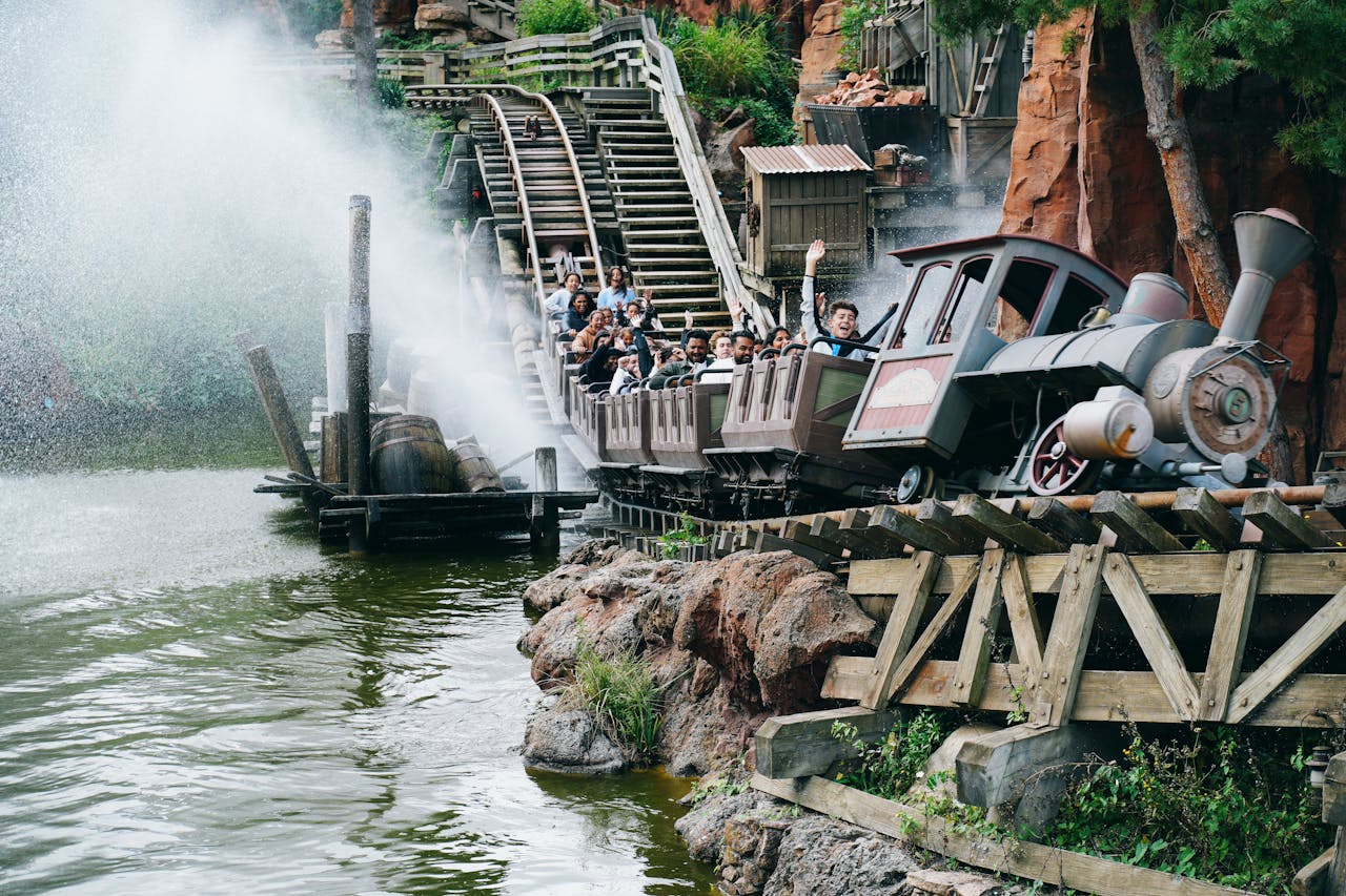 Thrilling ride on Big Thunder Mountain Railroad at Disneyland Paris with splashing water and excited visitors.